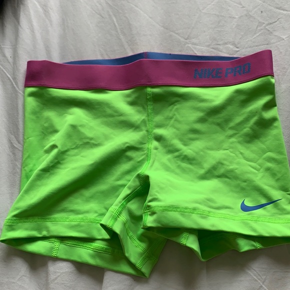 Nike pro spandex size M